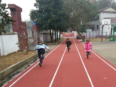 初三女生摔倒死亡 初三女生摔倒死亡