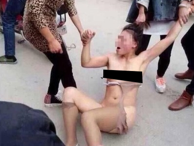 扒光妻子游街 扒光妻子游街