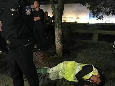 環衛工人險撞狗被打頭破血流 疑患頭部疾病 