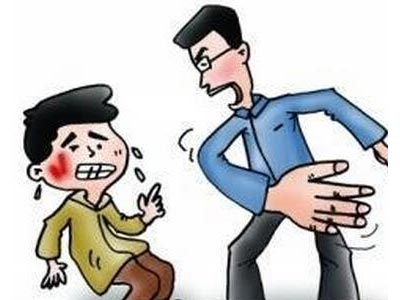 老師定扇耳光奇葩班規(guī) 專家：濫用體罰對孩子心理傷害大 