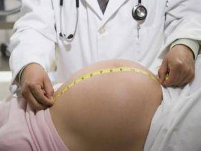 15歲女孩產下雙胞胎