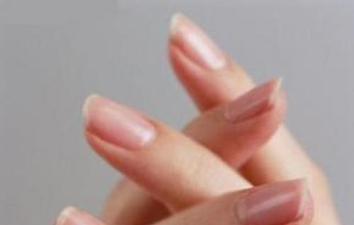 手指甲上的白色月牙是怎么回事_中华康网