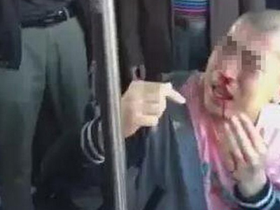 公交猥亵女孩被殴
