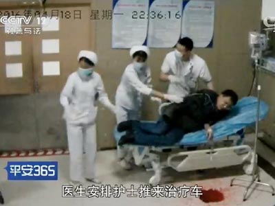 医生都累吐血了！上海一医生连续工作32小时累吐血