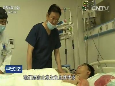 医生都累吐血了！上海一医生连续工作32小时累吐血