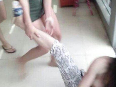 扒光妻子游街