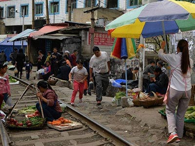 贵州遵义“铁路菜市”秋季吃什么养生菜