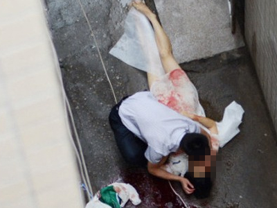 女大学生裸身坠亡