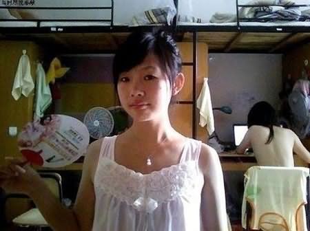 惊曝大学女生宿舍疯狂照