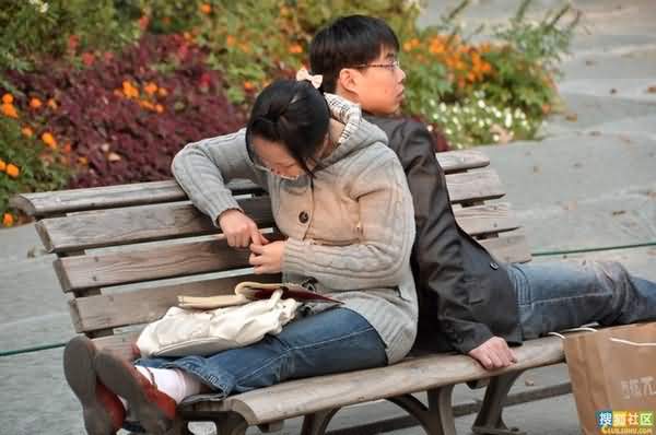西湖边的超恩爱情侣 羡慕嫉妒恨
